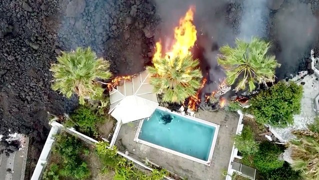 VIDEO: Thousands of people were evacuated from a Spanish island after a volcanic eruption