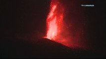 LIVE - Lava spews from volcano on Spain's La Palma island 2021-09-22 23_40