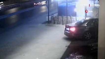 Kaza yapıp dükkana giren alkollü şahıslar taksiyle kaçtı