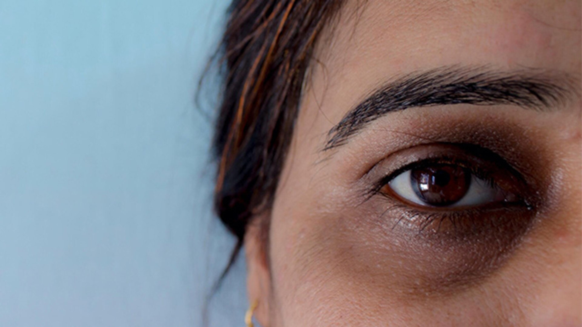 आंखों के नीचे गड्ढे क्यों होते है । आंखों के नीचे गड्ढे ठीक करने के लिए  घरेलू उपाय । Boldsky