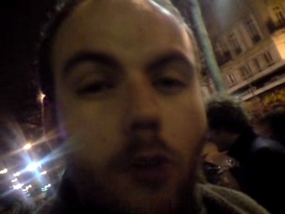 François Damien Agathe Hervé devant le Bataclan