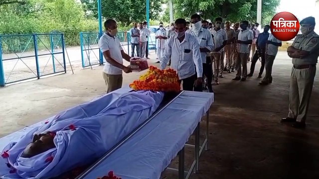 VIDEO : हार्ड अटैक से कांस्टेबल का निधन, नम आंखों से दी विदाई