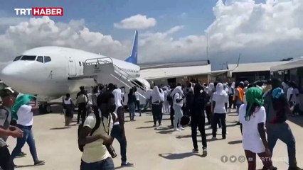 Sınır dışı edilen Haitililer Texas uçağına binmeye çalıştı