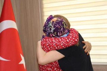 Son dakika haberi... MARDİN'DE TESLİM OLAN TERÖRİST, ABLASIYLA BULUŞTURULDU
