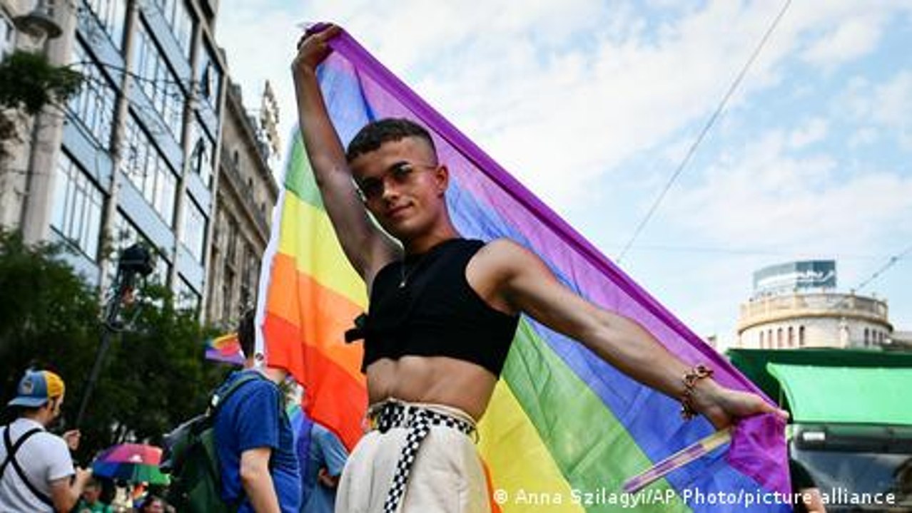 Hungary: Protest against anti-LGBTQ law