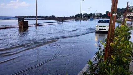 Hatay'da yollar sular altında kaldı evleri su bastı