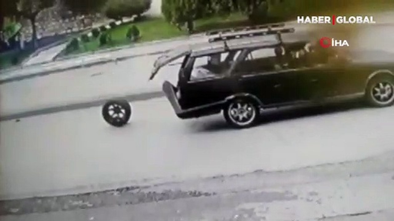 Seyir halindeyken tekeri fırlayan araç kamerada