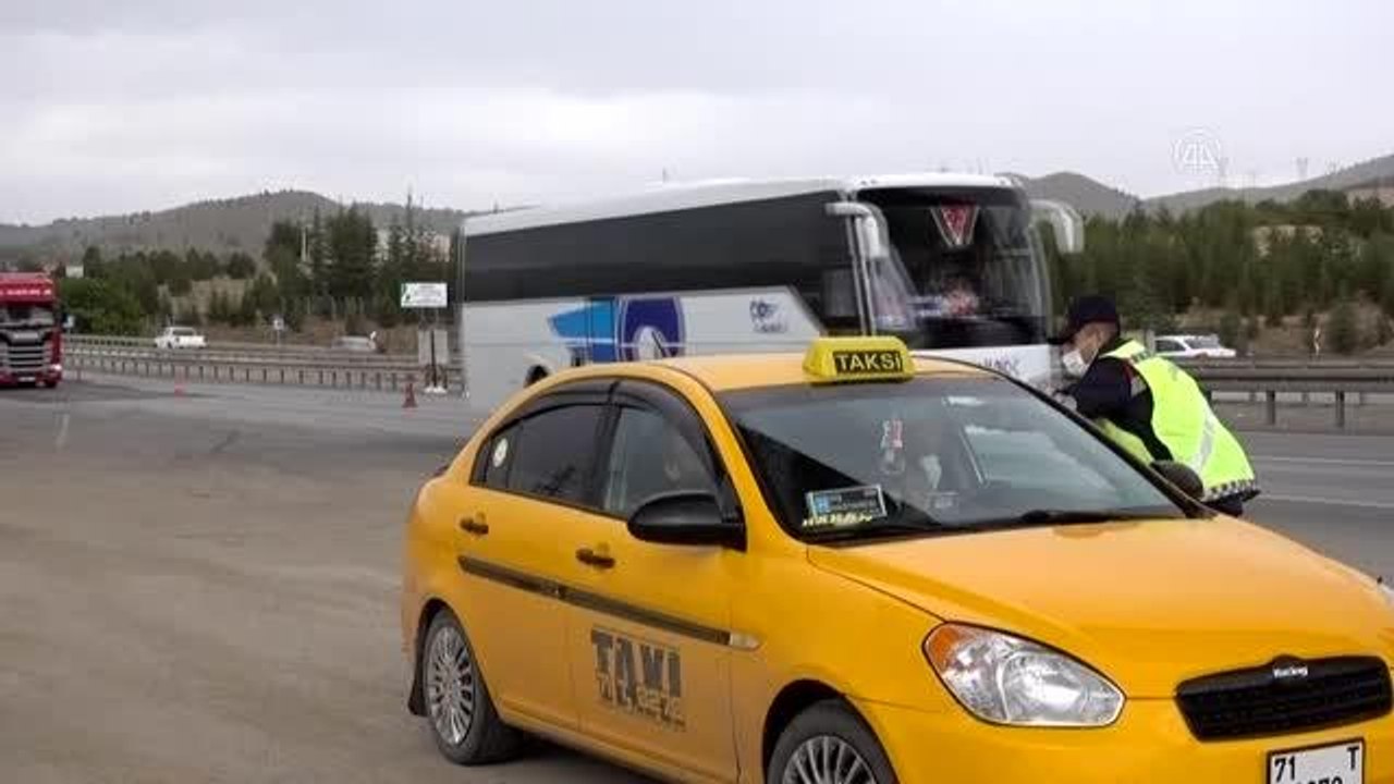 KIRIKKALE - Karantinayı ihlal eden 2 kişi ile yolcu minibüsü firmasına para cezası
