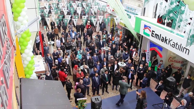 Davutoğlu’nun Sivas ziyaretinde arbede