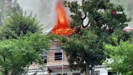 Bursa’da tarihi binada yangın