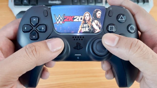 PS5 DualSense : jouer directement sur la manette de Sony, une fonctionnalité bientôt possible ?