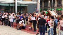 Manifestació contra el govern de Colau abans del pregó / Mar Acero