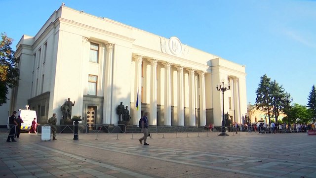 Ucraina: via libera alla legge che limita il ruolo degli oligarchi