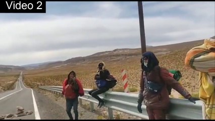 Скачать видео: Inmigrantes ilegales bloquean ruta + INDH exige no realizar expulsión de ilegales