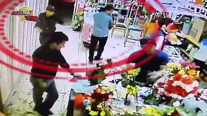 Llegaron Muy Machitos A Asaltar Una Florería, Pero No Sabían Que Los Iban A Recibir Con Tremendo Rifle