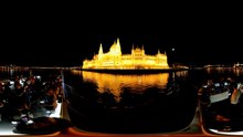 3D VR 360 VIDEO.5K. Parliament in Budapest. Night boat trip on the Danube. Парламент в Будапеште.