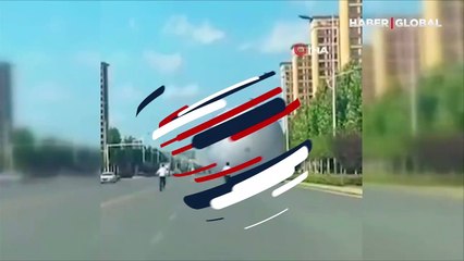 Kontrolden çıkan dev Ay balonu trafiği birbirine kattı