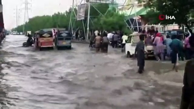 Muson yağmurları Pakistan’da sele neden oldu