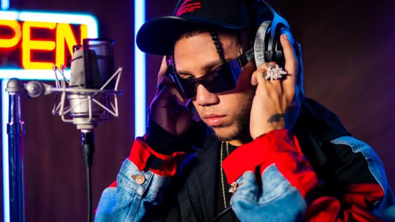 Jhay Cortez "En Mi Cuarto" (En Vivo) | Open Mic