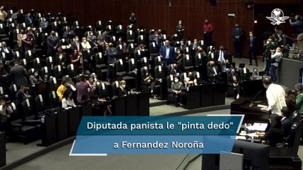 "Me hizo así"; Fernández Noroña recuerda seña obscena de diputada panista