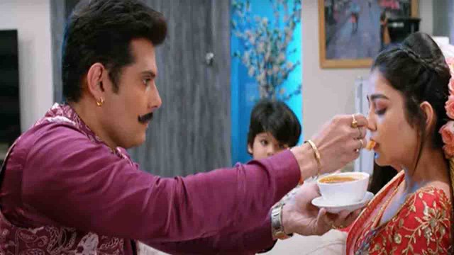 Molkki Episode spoiler; Virendra ने खिलाया Purvi को खाना तो ये हुआ Daksh का हाल | FilmiBeat