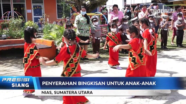 Kunjungan ke Nias, Ketua Bhayangkari Daerah Sumut Bagikan Bansos & Apresiasi Produk UMKM
