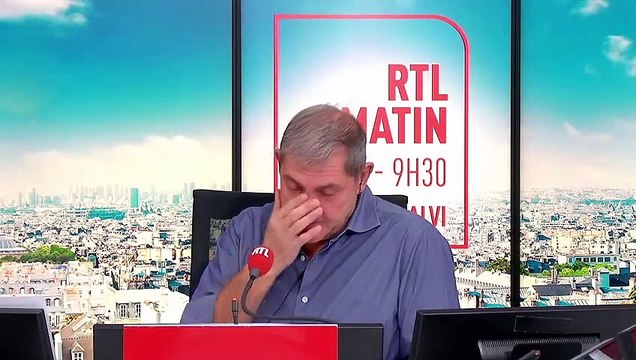 Eddy Mitchell rend hommage à Johnny Hallyday avec la chanson Un petit peu d'amour