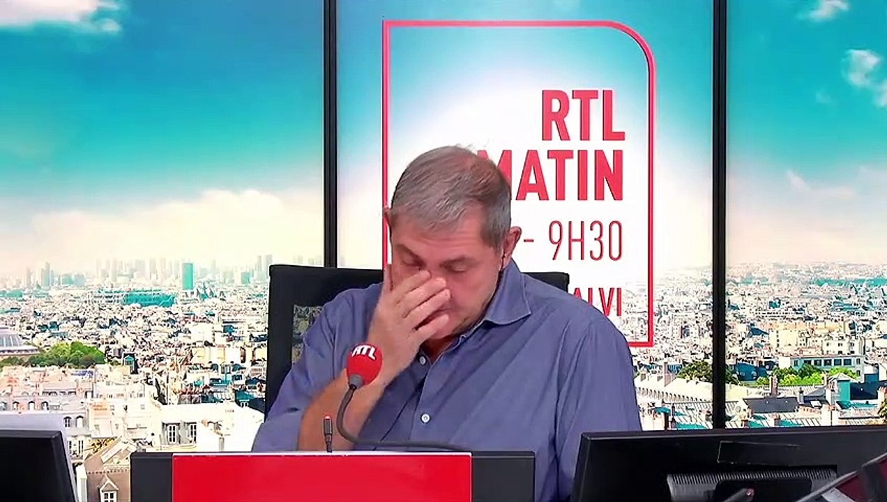 Eddy Mitchell rend hommage à Johnny Hallyday avec la chanson "Un petit peu d'amour"