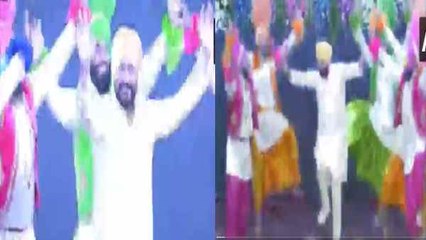 कैप्टन बढ़ा रहे कांग्रेस का टेंशन, लेकिन भांगड़ा करने में मस्त हैं पंजाब के सीएम, देखिए Video