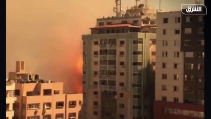 لحظة انهيار برج الجلاء في غزة نتيجة القصف الإسرائيلي