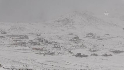 Bayburt'ta eylül ayında kar yağışı