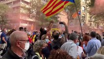 Manifestantes independentistas frente al consulado italiano tras la detención de Puigdemont