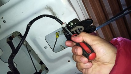 Cómo cambiar Chapa de la Cajuela del Nissan Tiida