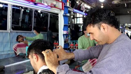 Afganistan'da berberler Taliban nedeniyle müşterilerinin azaldığını belirtti