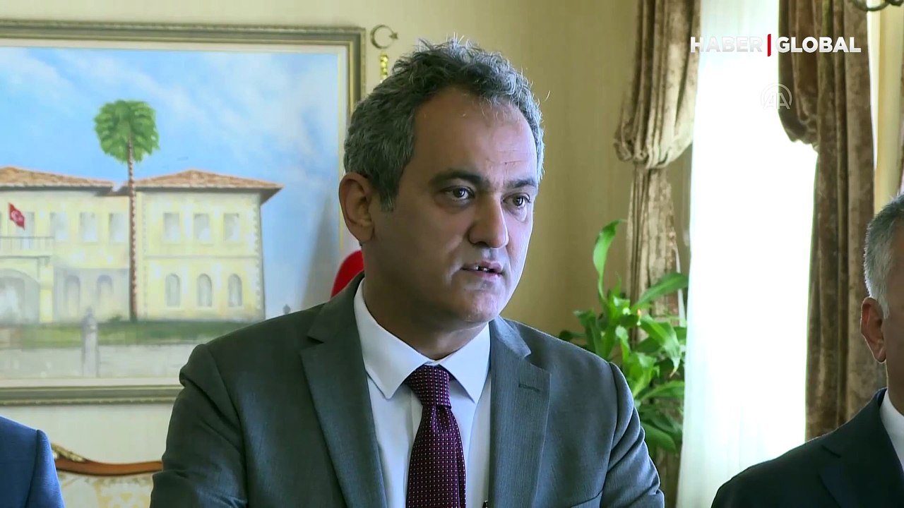 Milli Eğitim Bakanı Özer'den dikkat çeken aşı açıklaması