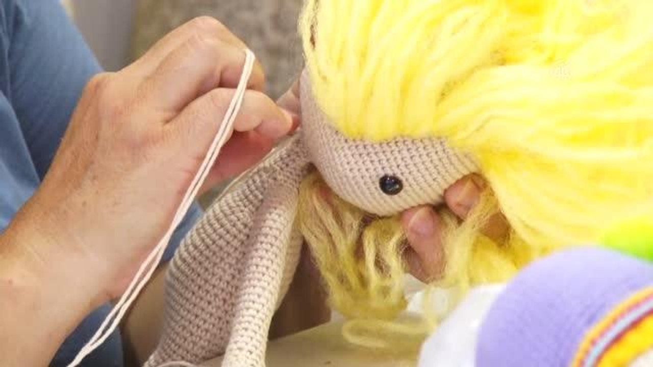 Son dakika haberi | Girişimci kadınların el emeği örgü bebekleri çocukların yüzünü güldürüyor