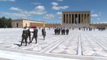 İsmet İnönü, doğumunun 137. yıl dönümü nedeniyle Anıtkabir'deki mezarı başında anıldı