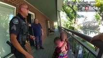 Usa, resta incastrata con la testa tra le sbarre della ringhiera: bambina salvata dalla polizia