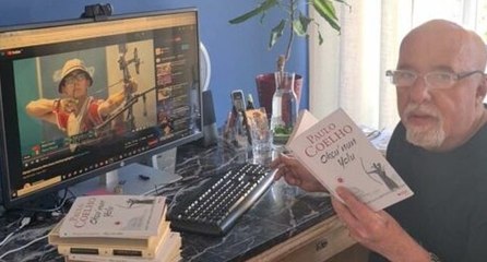 Dünyaca ünlü yazar yeni kitabını Mete Gazoz’a adadı