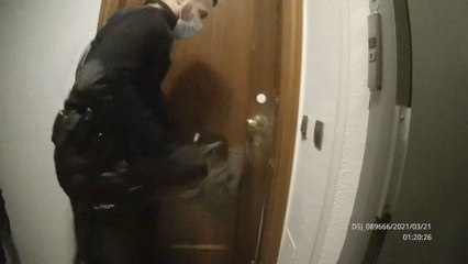 El vídeo completo de la patada en la puerta y la fiesta ilegal