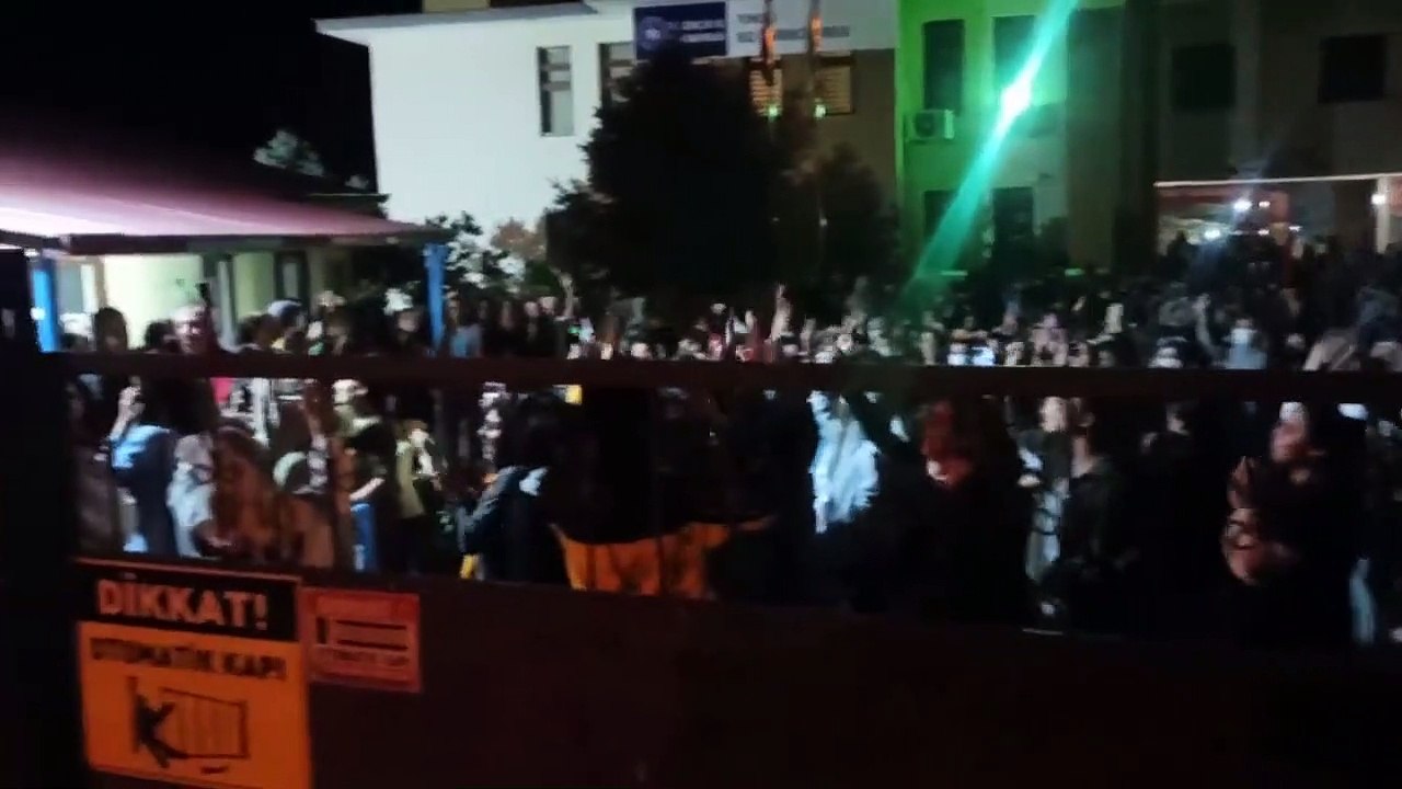 KYK yurdunda, 'yer yok' denilerek çıkarılmak istenen öğrenciler isyan etti