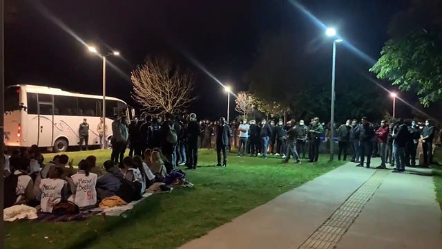 İstanbul ve İzmir’de “Barınamıyoruz” diyen öğrencilere polis müdahalesi