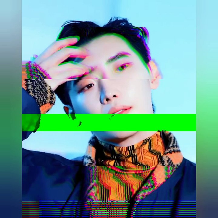 Lee jong suk untuk majalah 'Arena Homme+' edisi bulan Oktober, mengenakan koleksi musim fall/winter  2021 dari brand fashion mewah 'Prada'. .