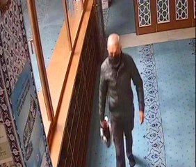 Ayakkabı çalan hırsızın rahat tavırları hayrete düşürdü