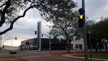 Semáforo da Avenida Brasil com a Rua Medianeira também apresenta irregularidade
