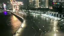 Detik-detik Kapal Besar China Menabrak Pagar Pembatas Sungai