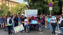 Fridays for Future sciopera per il clima: le voci della piazza 
