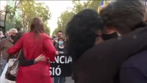 Cientos de manifestantes protestan frente al consulado italiano en Barcelona por la detención de Puigdemont