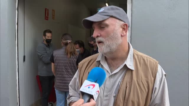 La ONG del cocinero José Andrés ya está en La Palma para repartir comida a los evacuados