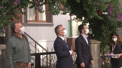 Maltepe'de 65 yaş üstü vatandaşlar aşı olmaları için evlerinde ziyaret ediliyor